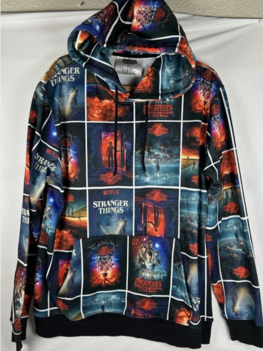 Netflix Stranger Things All Over Print Hoodie Sweatshirt Mens XL Pullover Pocket